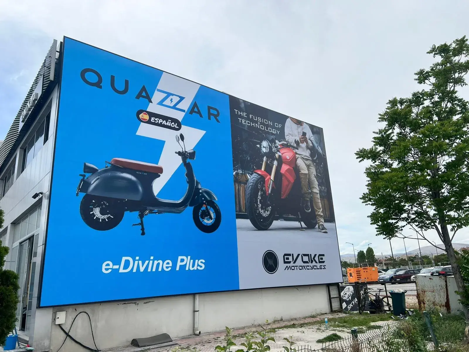 movilidad electrica en turquia cartel publicitario