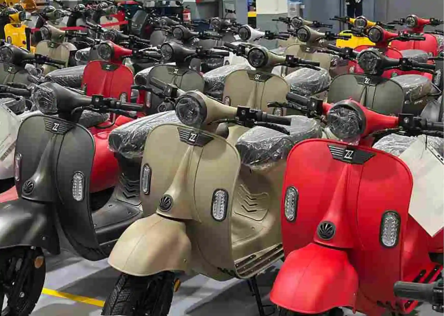 motos electricas quazzar expuestas en la fabrica de madrid