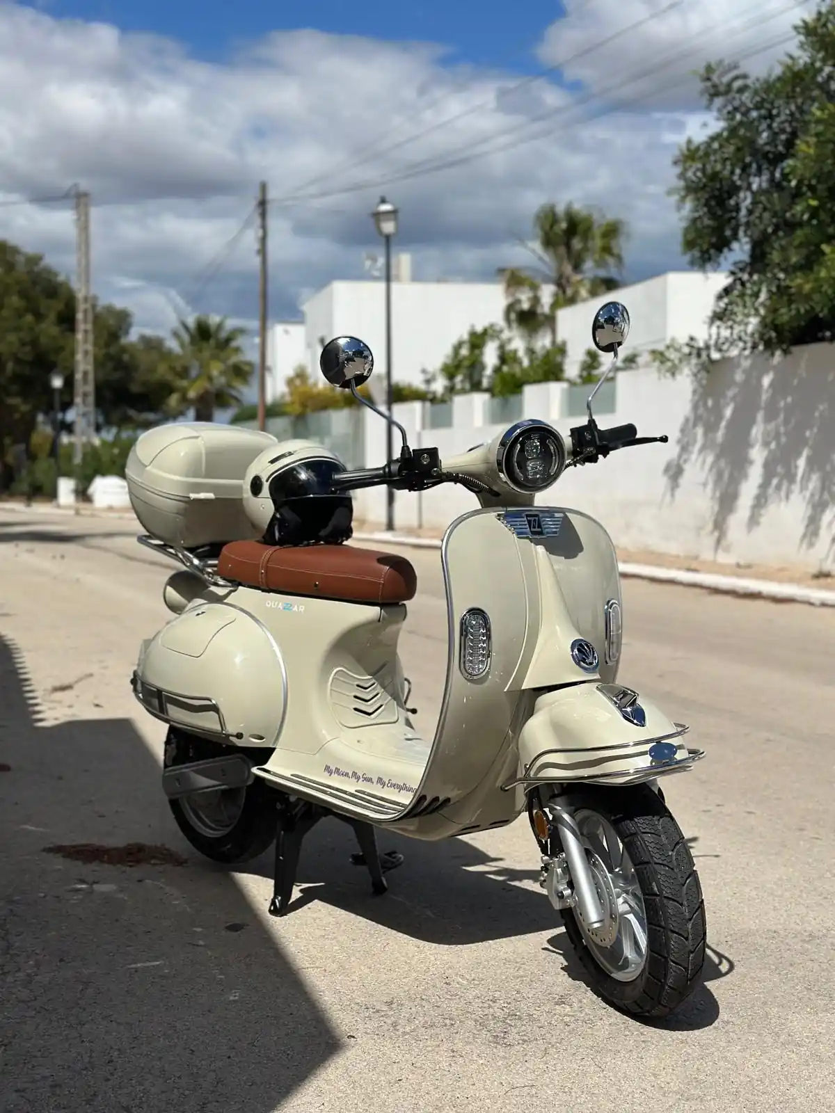 una moto electrica vintage estilo italiano años 60 entregada en Orihuela